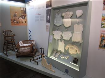 Exposition "Les petites mains" à  la ferme-musée du Cotentin
