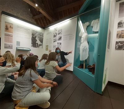 Visite de l'exposition "Les petites mains"' - CD50