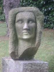 Sculpture réalisée sur place en 2005 par Paul Baubeta, artiste installé dans l'Orne. (c)cg50