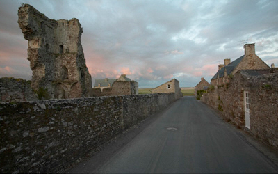 Chateau de Regnéville-sur-mer. (c)L.Reiz