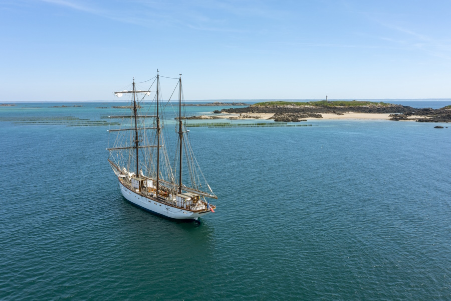 Le Marité dans la baie de Chausey