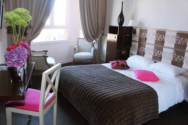 Chambre de l'hôtel des Bains à Granville